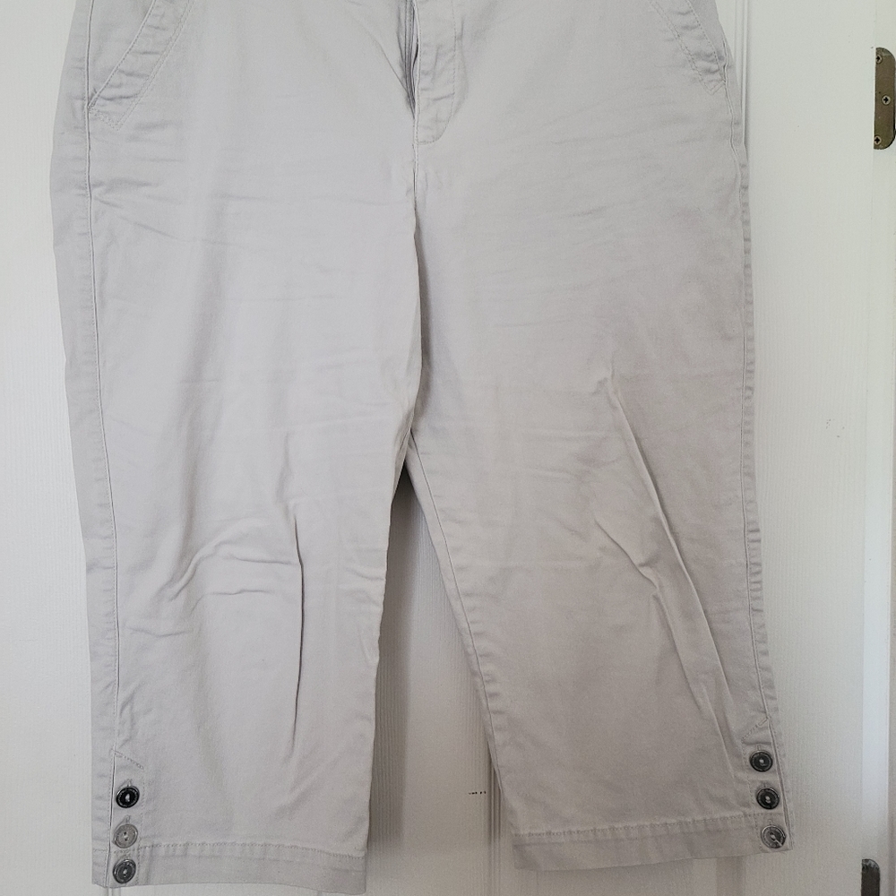 Khaki capris